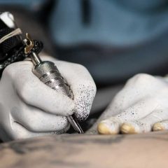Os riscos de fazer uma tatuagem