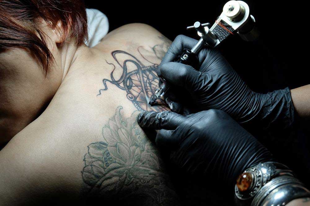 Como as tatuagens são feitas