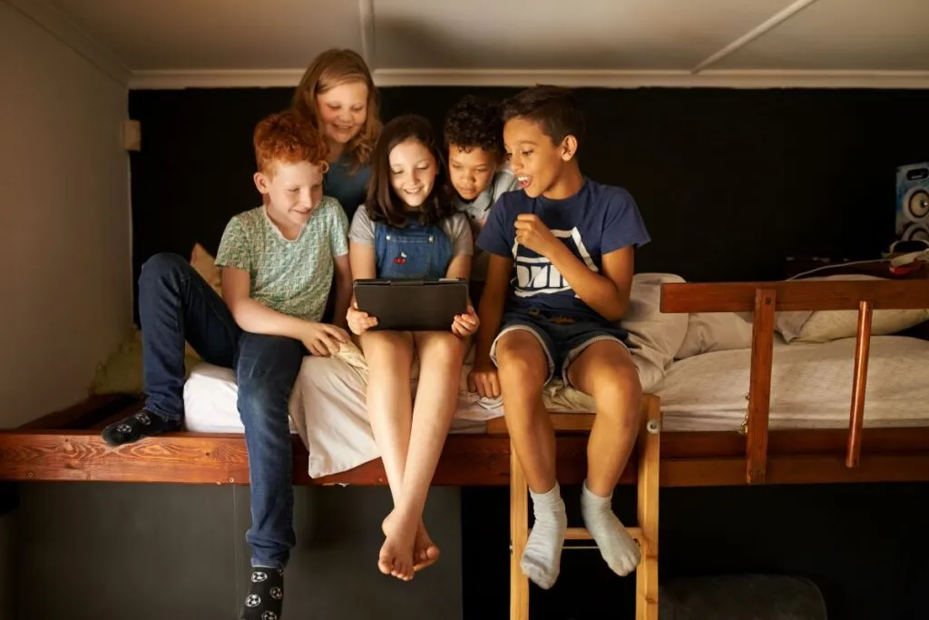 What are the ideal measurements for a safe bunk bed?