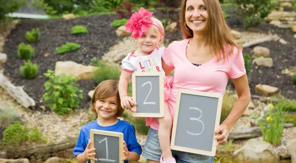 Personalized pregnancy announcements for the family.